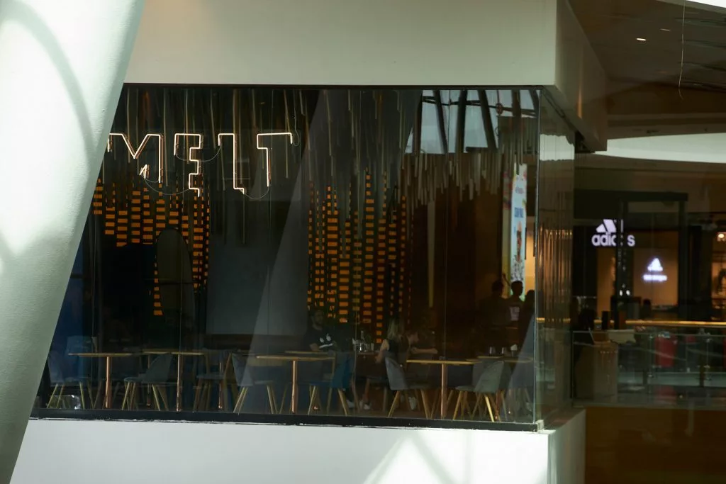 Fațada restaurantului Melt