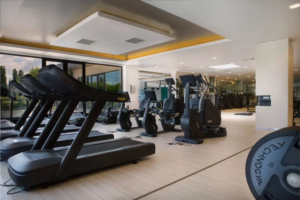 Benzi de alergat și aparate cardio în sala Pescariu Sports & SPA